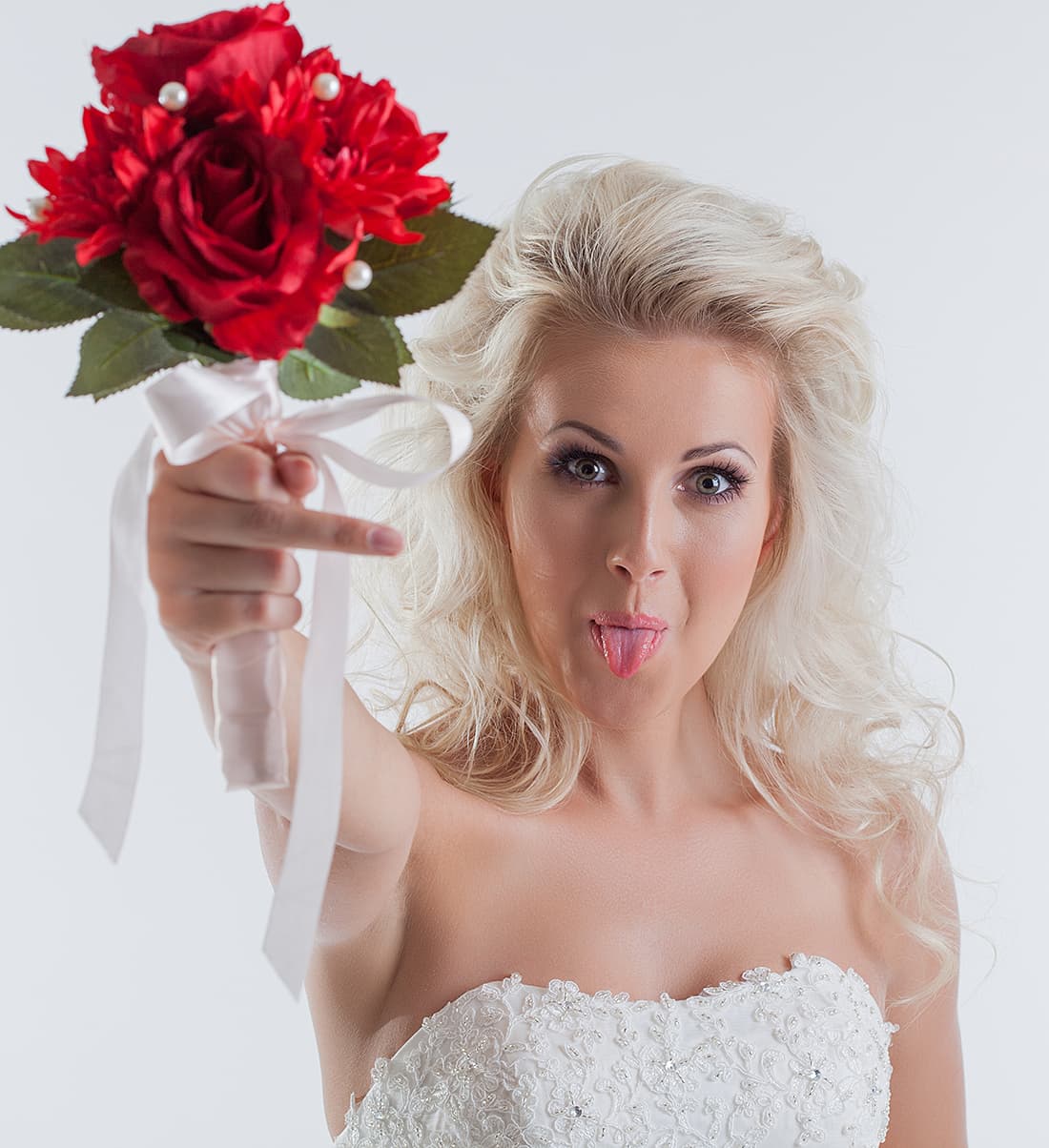 Anti-bride: 5 летних образов для невест, которые не хотят играть в принцессу